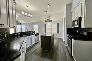 3210 Blue Bonnet Dr, Texas City, TX 77591 - Photo 11