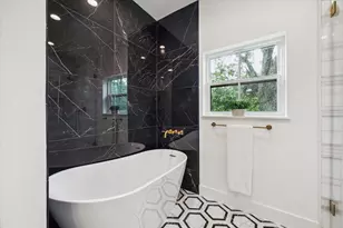 1518 31st St, Galveston, TX 77550 - Photo 33