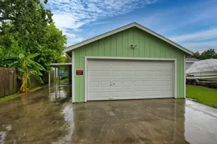 1619 W 8th St, Freeport, TX 77541 - Photo 5