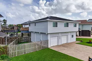 1751 Tiki Dr, Tiki Island, TX 77554 - Photo 3