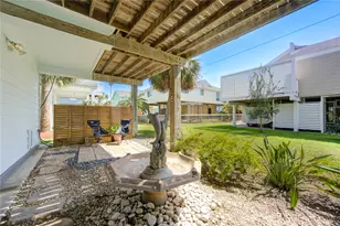 13719 Mutiny Ln, Galveston, TX 77554 - Photo 5