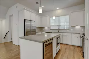 954 W 18th St, Houston, TX 77008 - Photo 5