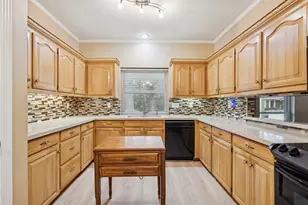 1616 Ave R, Huntsville, TX 77340 - Photo 11