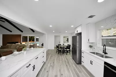 7819 Pagewood Lane, Houston, TX 77063 - Photo 31