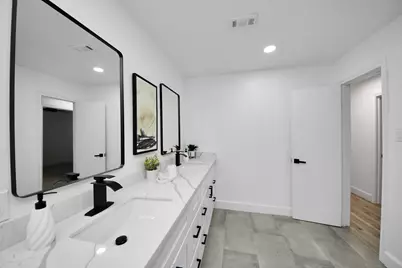7819 Pagewood Lane, Houston, TX 77063 - Photo 41