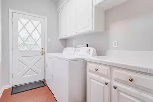 1327 E Vistawood Dr, Houston, TX 77077 - Photo 9