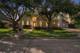 316 Overlook Dr, Friendswood, TX 77546 - Photo 1