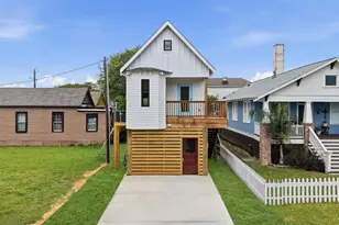 2622 Ave M 1/2, Galveston, TX 77550 - Photo 1