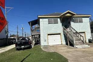 2216 Ave O 1/2, Galveston, TX 77550 - Photo 1