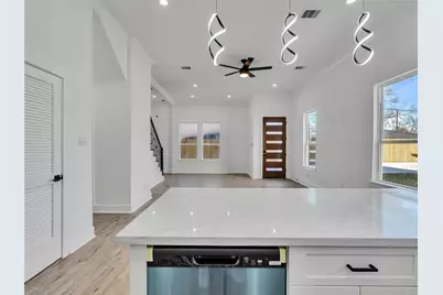 5126 Clover Street #A/B, Houston, TX 77033 - Photo 13