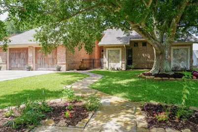 2915 Willow Creek Drive, El Campo, TX 77437 - Photo 1