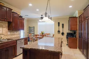 2915 Willow Creek Dr, El Campo, TX 77437 - Photo 9