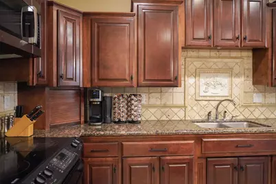 2915 Willow Creek Drive, El Campo, TX 77437 - Photo 11
