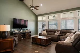 2915 Willow Creek Dr, El Campo, TX 77437 - Photo 3