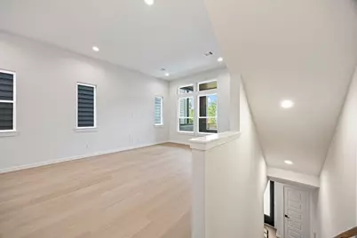 525 Hillwood Heights Drive, Houston, TX 77091 - Photo 17