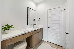 525 Hillwood Hts Dr, Houston, TX 77091 - Photo 11