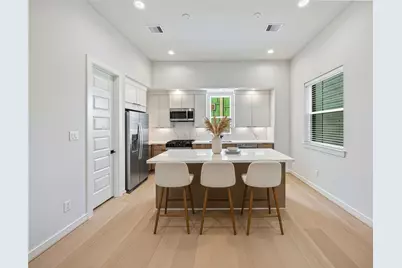 525 Hillwood Heights Drive, Houston, TX 77091 - Photo 13