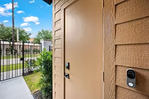 525 Hillwood Hts Dr, Houston, TX 77091 - Photo 35