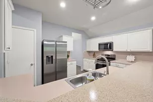 139 S Vesper Bend Cir, The Woodlands, TX 77382 - Photo 9
