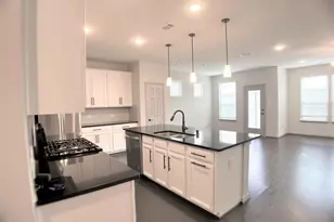 8656 Hollyoaks Creek Ln, Houston, TX 77063 - Photo 7