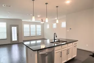 8656 Hollyoaks Creek Ln, Houston, TX 77063 - Photo 3