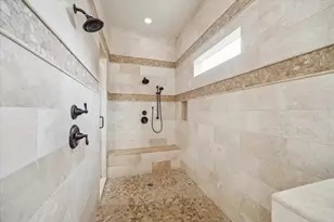 1249 Gardenia Dr, Houston, TX 77018 - Photo 21