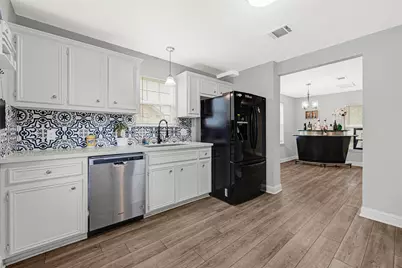 1300 Cypress Street, Baytown, TX 77520 - Photo 9