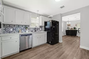 1300 Cypress St, Baytown, TX 77520 - Photo 9