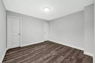 1300 Cypress St, Baytown, TX 77520 - Photo 19