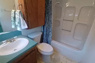 3916 Crescent Dr, Bay City, TX 77414 - Photo 3