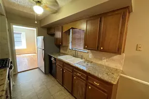 181 Greenleaf Ln, Conroe, TX 77304 - Photo 5