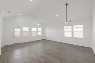 7826 Jade Crst Dr, Angleton, TX 77515 - Photo 9