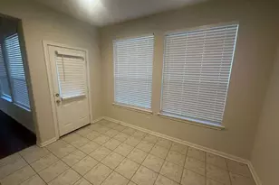 127 W Burberry Cir, Conroe, TX 77384 - Photo 9