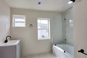 4607 Englewood St, Houston, TX 77026 - Photo 17