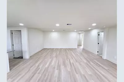 4607 Englewood Street, Houston, TX 77026 - Photo 9