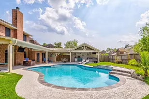 2402 Sarasota Dr, Friendswood, TX 77546 - Photo 1