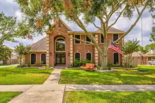 2402 Sarasota Dr, Friendswood, TX 77546 - Photo 3