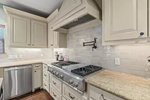 1106 W 18th St, Houston, TX 77008 - Photo 7