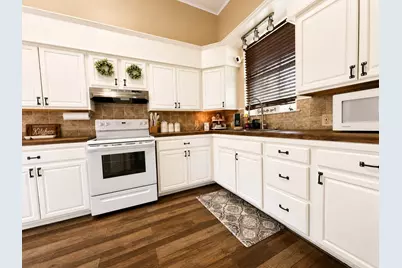 322 N Resident, Wharton, TX 77488 - Photo 3