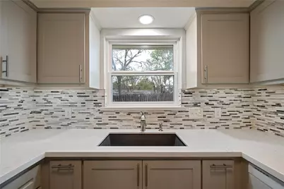 8110 Bob White Drive, Houston, TX 77074 - Photo 5