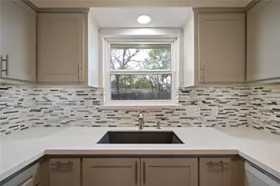 8110 Bob White Dr, Houston, TX 77074 - Photo 5