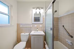 8110 Bob White Dr, Houston, TX 77074 - Photo 15