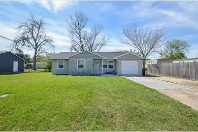 201 Inwood Lane, Highlands, TX 77562 - Photo 3