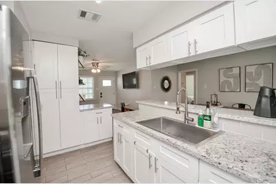 201 Inwood Lane, Highlands, TX 77562 - Photo 15