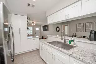 201 Inwood Ln, Highlands, TX 77562 - Photo 15