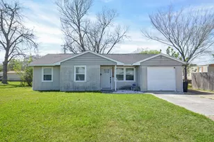 201 Inwood Ln, Highlands, TX 77562 - Photo 1