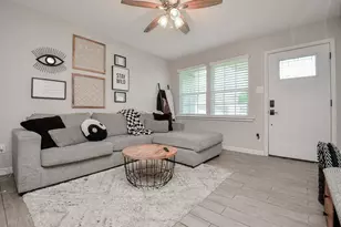 201 Inwood Ln, Highlands, TX 77562 - Photo 7