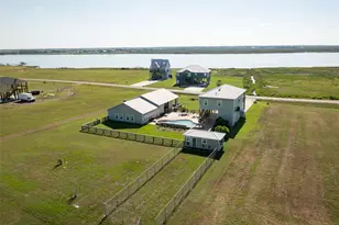 742 Bay Dr, Palacios, TX 77465 - Photo 3