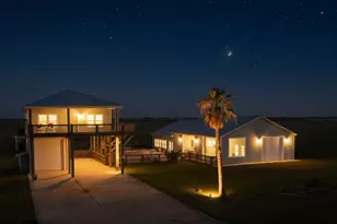742 Bay Dr, Palacios, TX 77465 - Photo 5