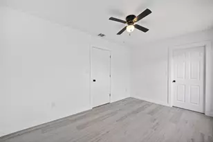 9009 Hilda St, Houston, TX 77033 - Photo 9